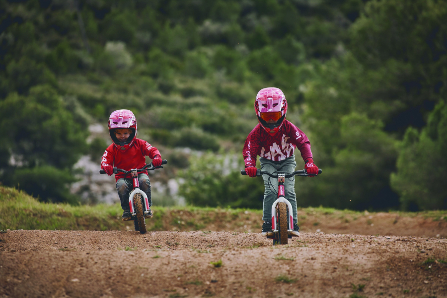 28316_Electric Balance Bike _ 2022 _ Action