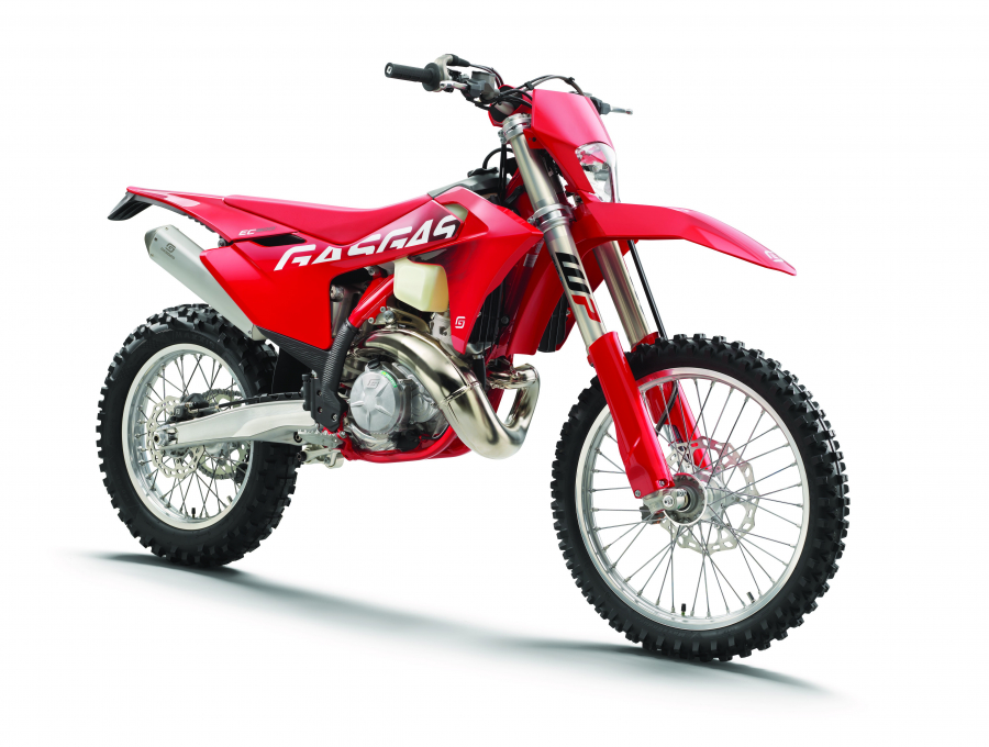 61022_Enduro _ EC 300 _ 2024 _ Studio