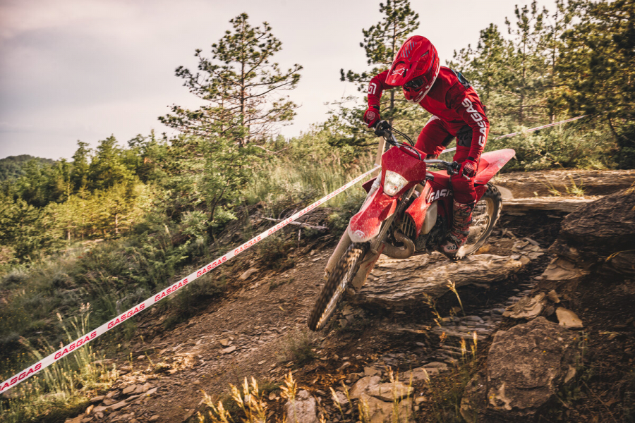 59722_Enduro _ EC 300 _ 2024 _ Action